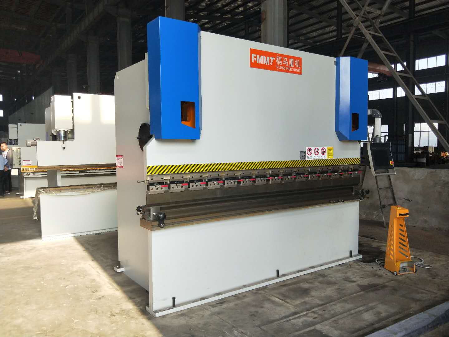 設(shè)備正、側(cè)面